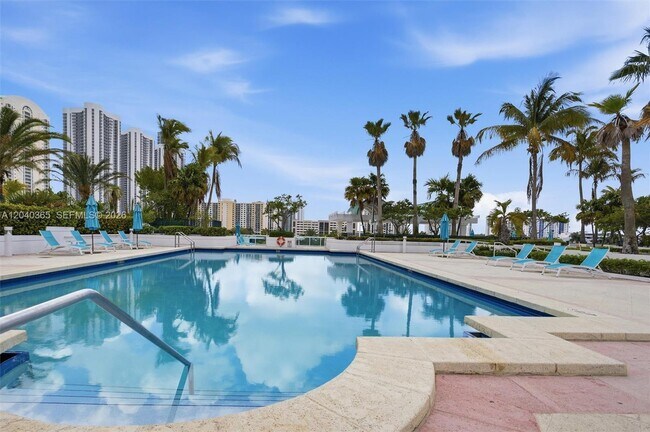 Building Photo - 16500 Collins Ave