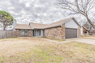 Building Photo - 1402 Bandera Dr