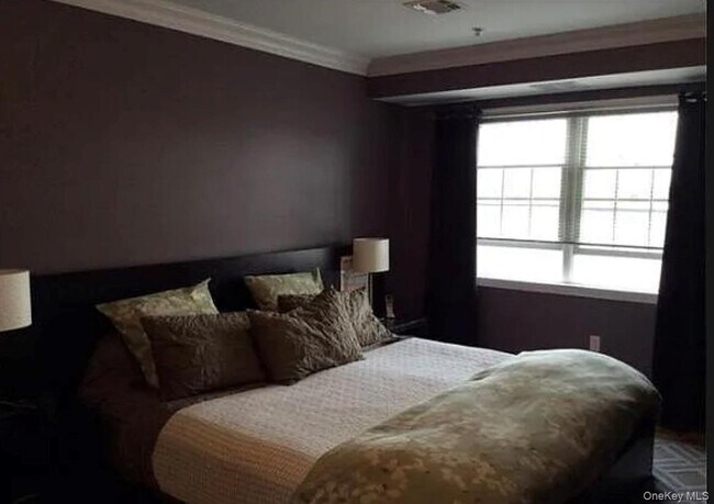 Building Photo - 3 Cross St