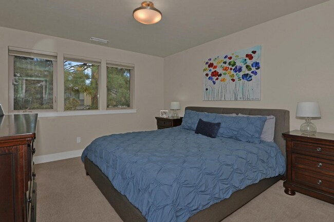 Building Photo - Beautiful 3 Bed/2.5 Bath Home in NW Bend - Via Cambria
