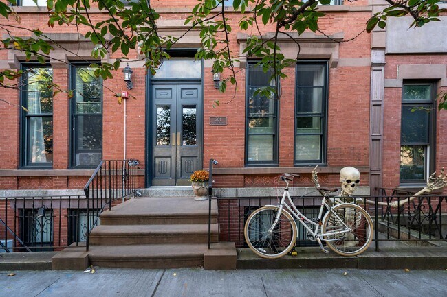 Building Photo - 201 Pavonia Ave