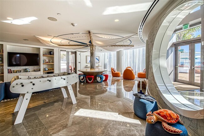 Building Photo - 15701 Collins Ave