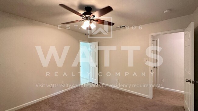 Building Photo - 4 Bedroom, 4.5 Bath Home in Heart of Hoover