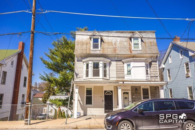 Building Photo - 12 E Main St
