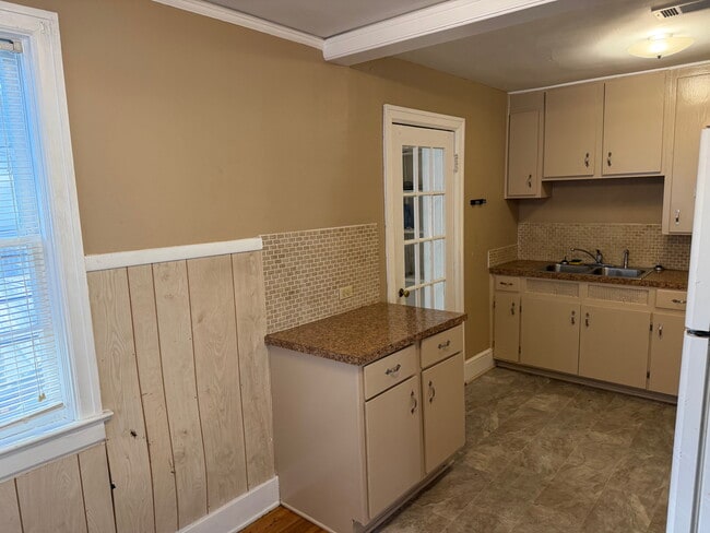 Building Photo - 2414 Poplar St