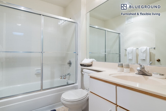 Building Photo - 3 Bayside Village Pl