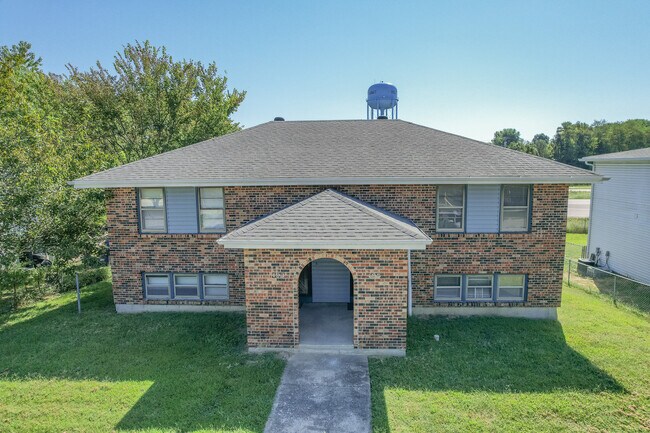 Building Photo - 493-495 Perrey Dr