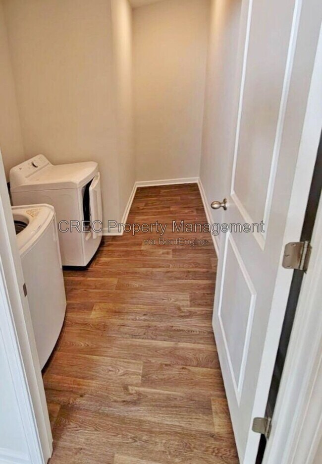 Building Photo - 817 Lilyford Ln