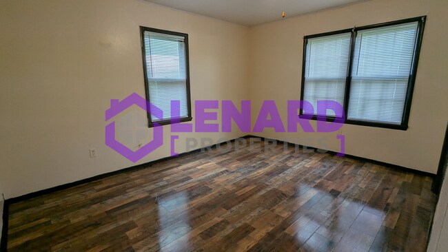 Building Photo - Lovely One Bedroom House!