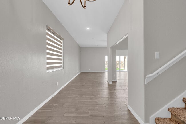 Building Photo - 544 La Entrada Cir