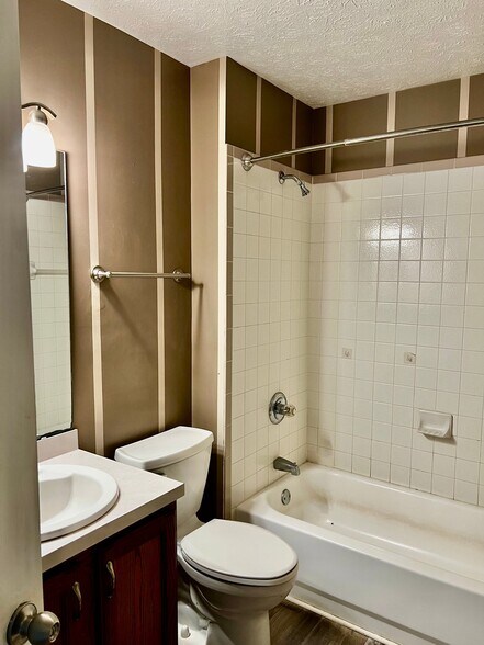 Building Photo - 237 Cromwell Ct