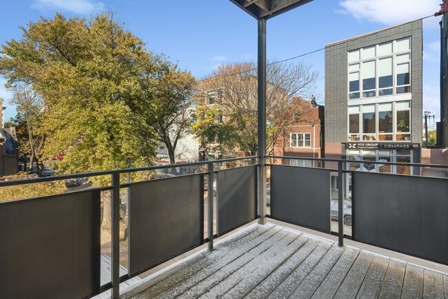 Building Photo - 2158 N Damen Ave