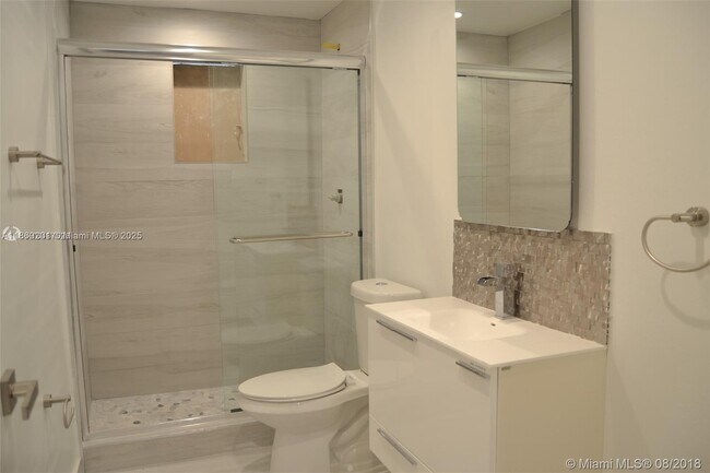 Building Photo - 9375 Fontainebleau Blvd