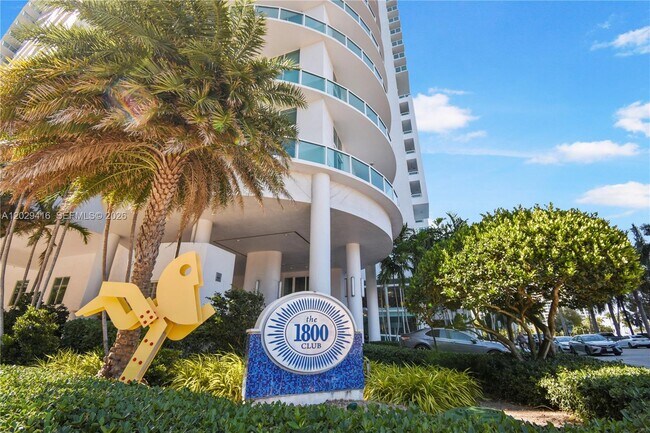Building Photo - 1800 N Bayshore Dr