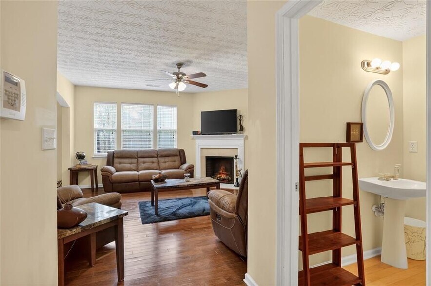 Building Photo - 5556 Cascade Run