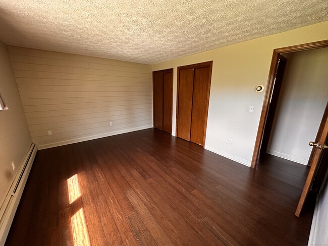 Building Photo - 37 Woodmont Dr
