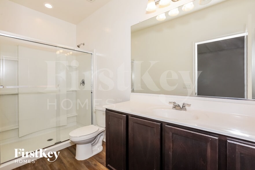 Building Photo - 335 W Powell Dr