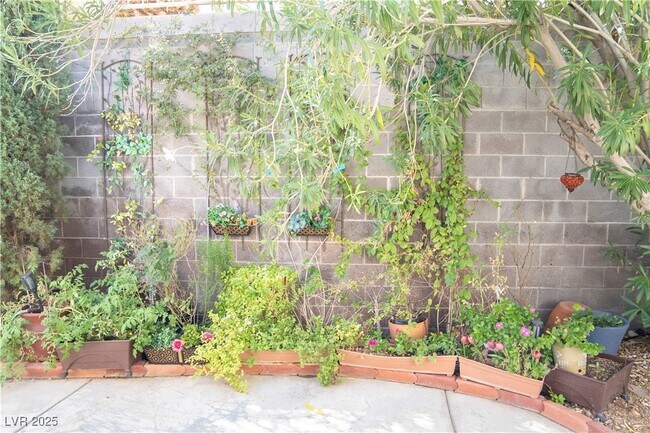 Building Photo - 1417 Country Hollow Dr