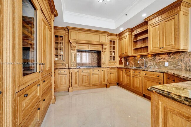 Building Photo - 7154 Fisher Island Dr