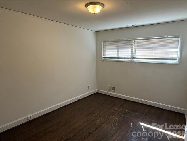 Building Photo - 3104 Creighton Dr