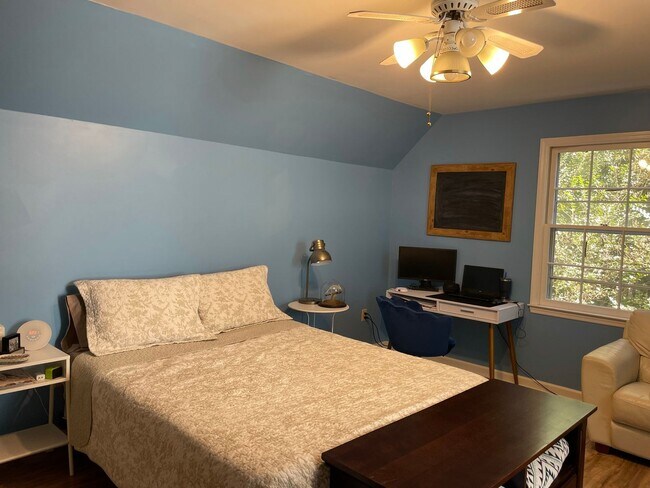 Building Photo - Three Bedroom Available on Eastside