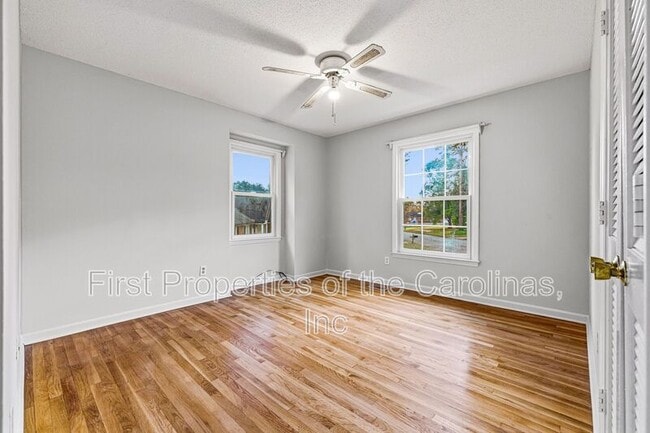 Building Photo - 810 Applegate Ct