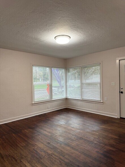 Building Photo - 1042 8th St NW