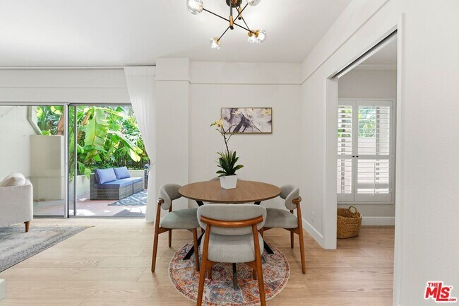 Building Photo - 1131 Alta Loma Rd