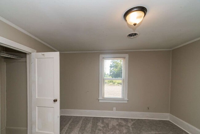 Building Photo - Charming 2-Bedroom Home in Smithfield!