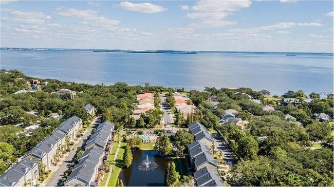 Building Photo - 3013 Pointeview Dr