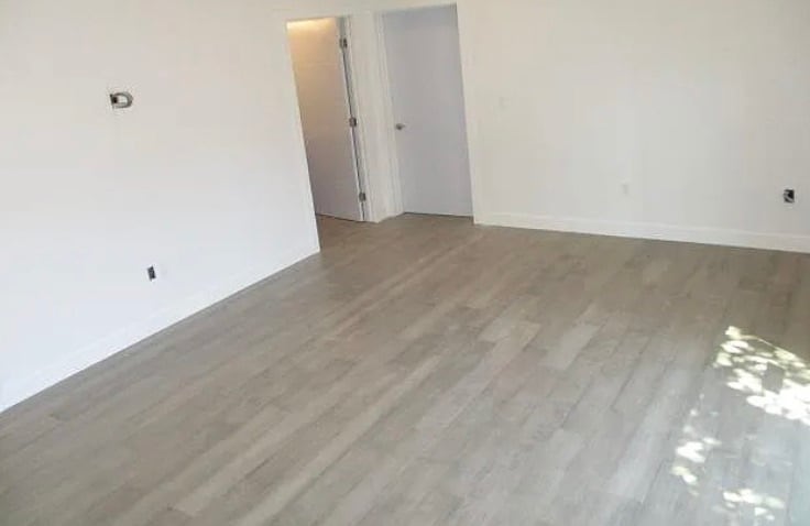 Building Photo - 6848 Encino Ave