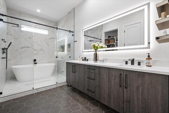 Building Photo - "Luxury 5-bedroom home offering expansive living, upscale design and seamless indoor-outdoor ente...