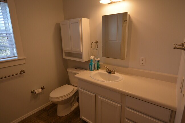 Building Photo - AVAILABLE 6/10/26 Adorable 2 bedroom cottage available long term off 30A! Huge screened in porch ...