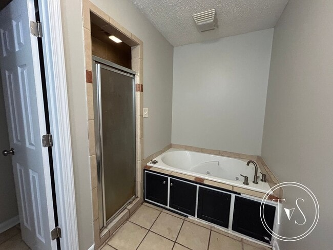 Building Photo - 528 Ashmore Rd