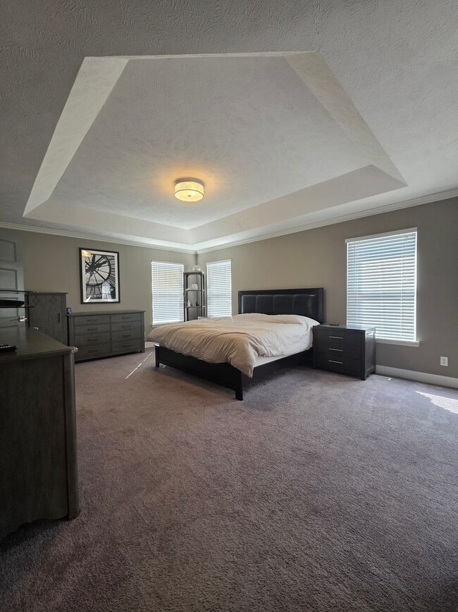 Building Photo - Executive Four Bedroom Rental w/ Office!