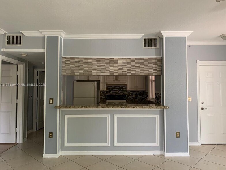 Building Photo - 6588 W Sample Rd