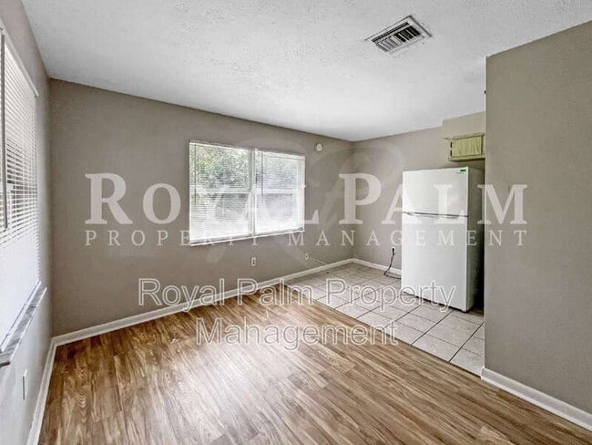 Building Photo - 13037 First Street- 2