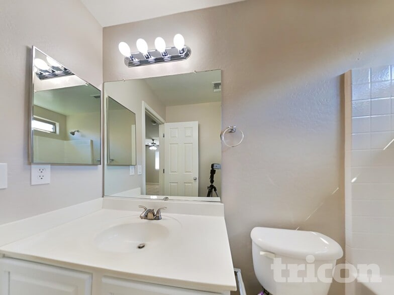 Building Photo - 17244 W Maui Ln