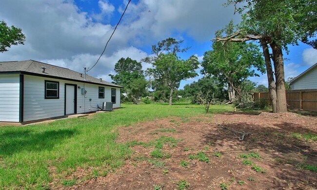 Building Photo - 1440 Shepard St