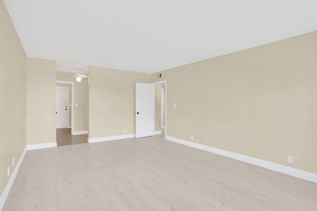 Building Photo - 405 N Ocean Blvd