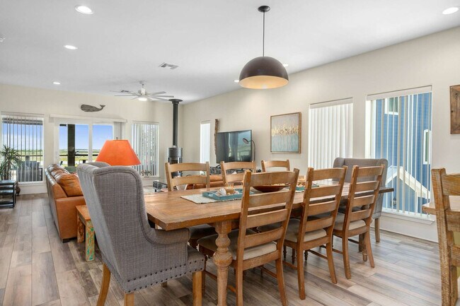 Building Photo - 456 Paradise Pointe Dr