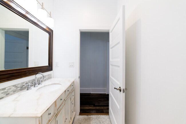 Building Photo - 321 Heliotrope Dr
