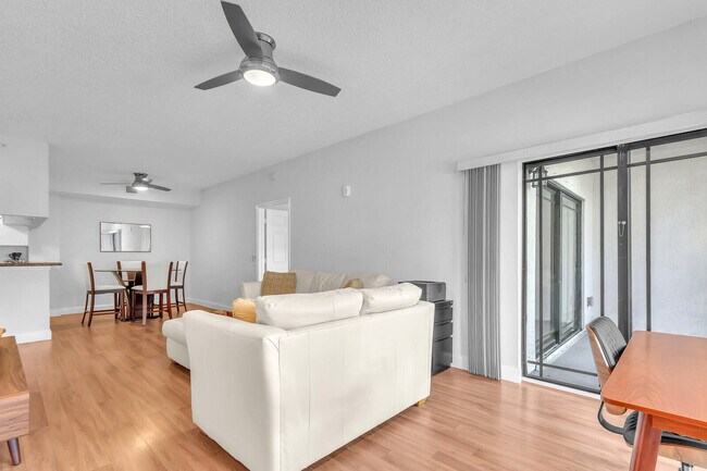 Building Photo - 2803 Sarento Pl