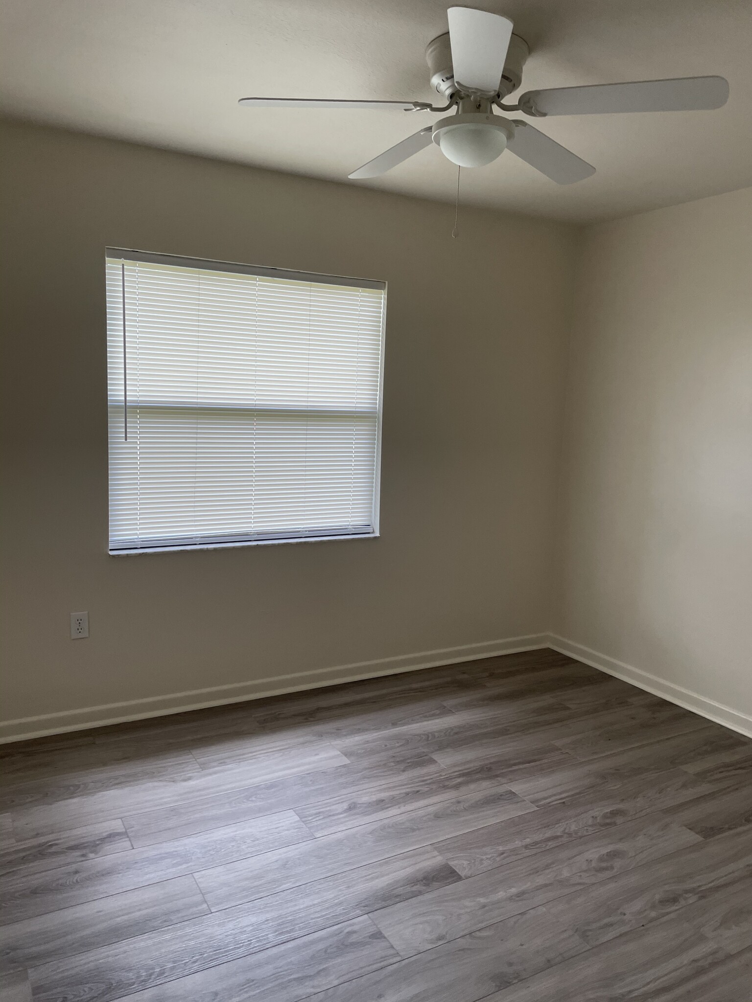 Building Photo - 1422 Pembrook Dr
