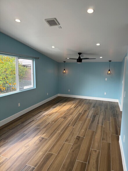 Building Photo - 6439 1/2 Graves Ave