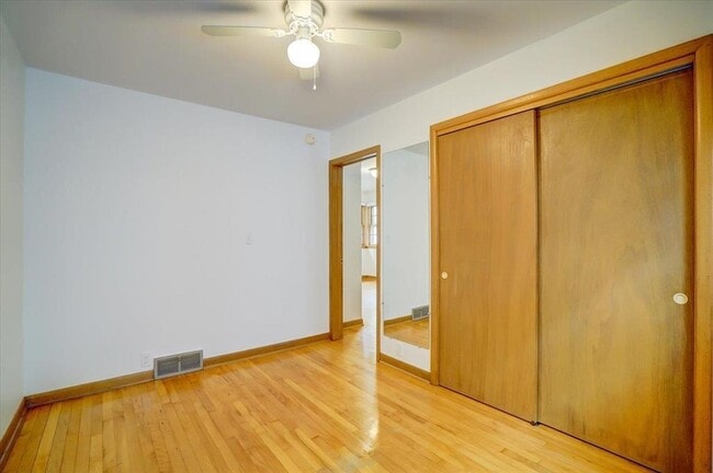 Building Photo - 1115 E Johnson St