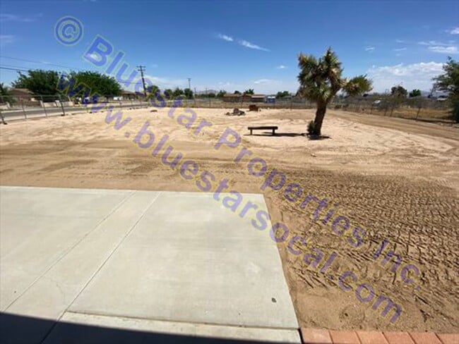 Building Photo - Just listed in Hesperia!!!