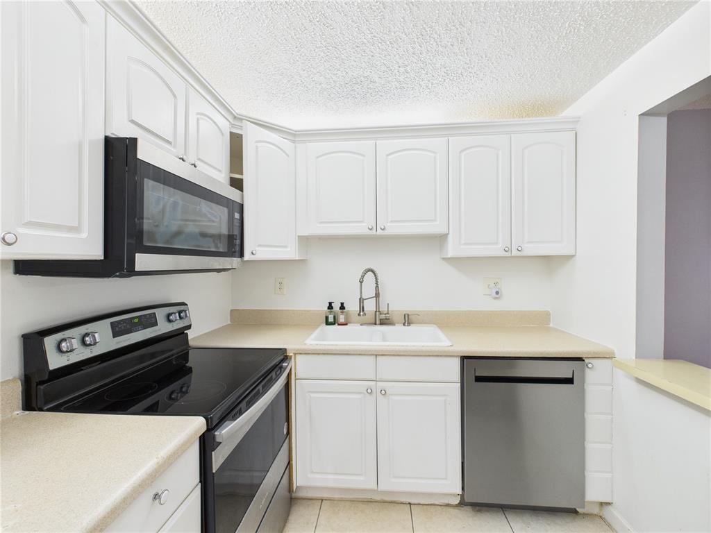 Building Photo - 4113 NW 88th Ave
