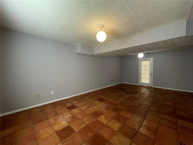 Building Photo - 5721 Glenn Hollow Ct