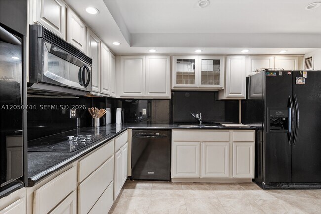 Building Photo - 5825 Collins Ave